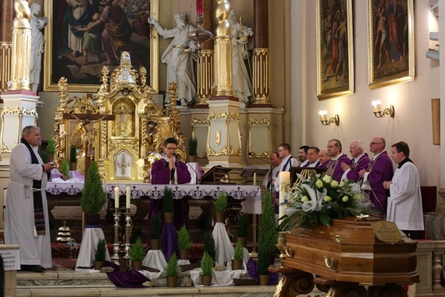 Pogrzeb śp. Moniki Honkisz, zasłużonej katechetki