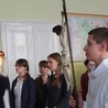 Uczniowie szkół "u sióstr" odprawili Drogę Krzyżową w salach i na korytarzach swoich placówek