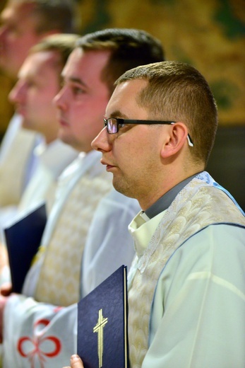 Maturzyści - Msza św. w kaplicy