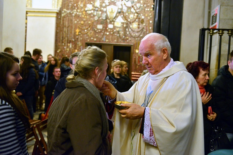 Maturzyści - Msza św. w kaplicy