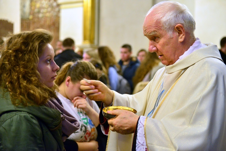 Maturzyści - Msza św. w kaplicy