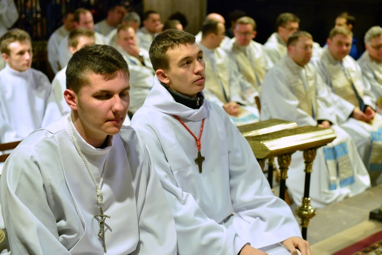 Maturzyści - Msza św. w kaplicy