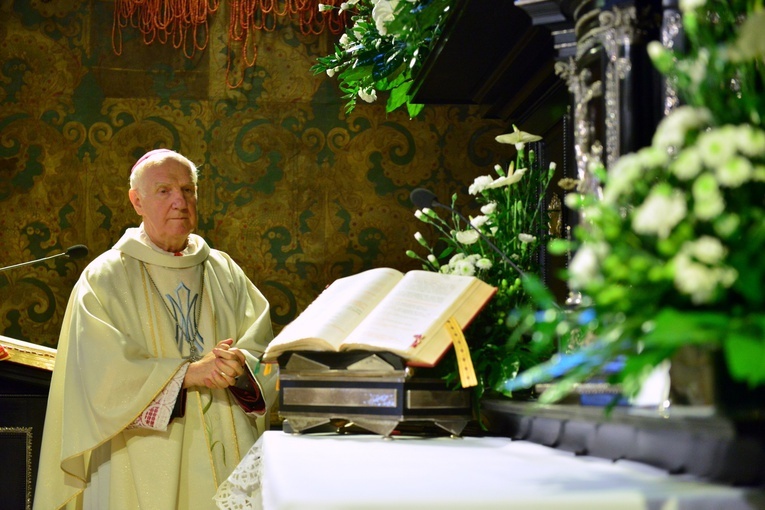 Maturzyści - Msza św. w kaplicy