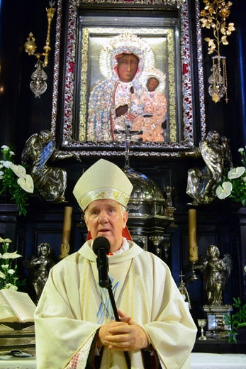 Maturzyści - Msza św. w kaplicy