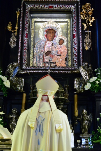Maturzyści - Msza św. w kaplicy