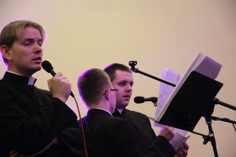 "Spojrzał na niego z miłością"