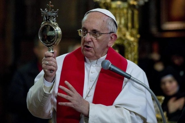 Tornielli: To był pierwszy taki cud w obecności papieża!