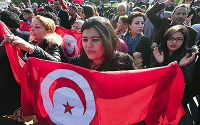 Po zamachu na turystów w Muzeum Bardo mieszkańcy Tunisu na ulicach stolicy protestowali przeciwko przemocy i terrorystom