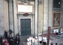 Krzyż Roku Odkupienia Jan Paweł II przekazał młodzieży
