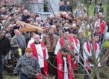 2500 osób uczestniczyło w nabożeństwie pasyjnym w Rokitnie w 2014 r.