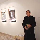 Ks. Mieczysław Kucel mówi o idei ekspozycji
