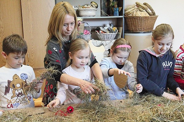 Każde dziecko może liczyć na pomoc pani Agnieszki, ale pracę i tak musi wykonać samo