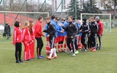 Trening piłkarzy Śląska Wrocław z niewidomą kadrą Polski