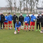 Trening piłkarzy Śląska Wrocław z niewidomą kadrą Polski