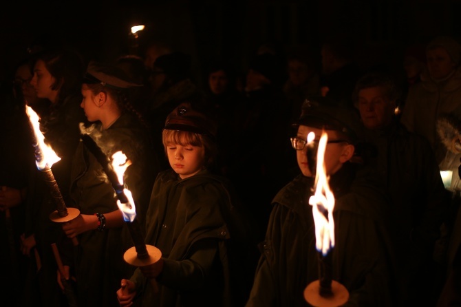 Mieszkańcy Katowic przeszli Drogą Krzyżową