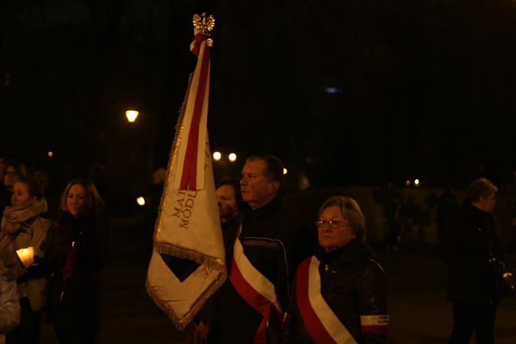 Mieszkańcy Katowic przeszli Drogą Krzyżową