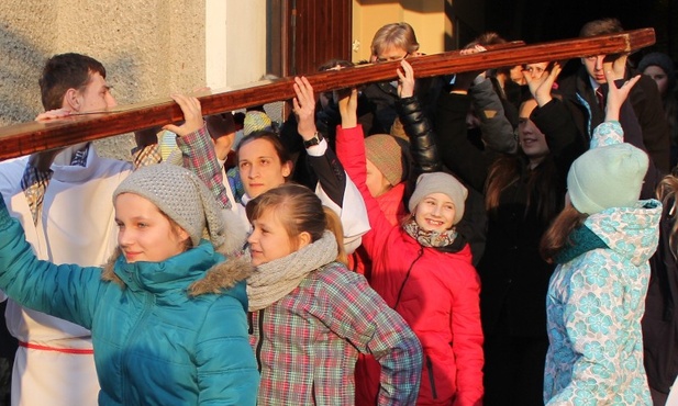 Młodzi z Rajczy podczas tegorocznej peregrynacji znaków ŚDM