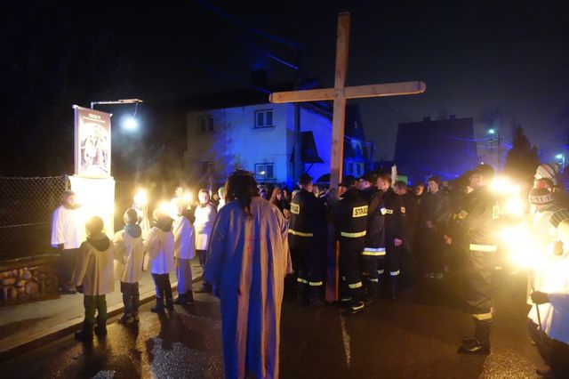 Droga Krzyżowa ulicami Poronina