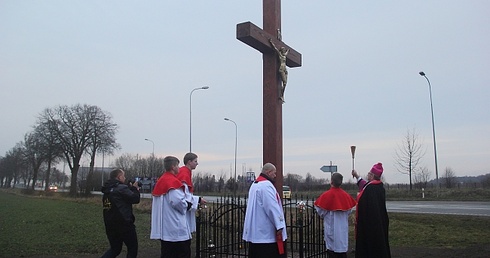 Zbawienie przyszło przez krzyż 