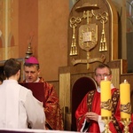 Niedziela Palmowa - młodzi z biskupem