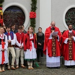 Niedziela Palmowa - młodzi z biskupem