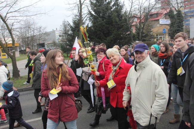 Marsz dla Życia z palmami