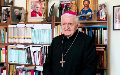 Bp Ryszard Karpiński spędzał Wielkanoc w różnych zakątkach świata