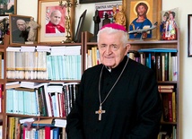 Bp Ryszard Karpiński spędzał Wielkanoc w różnych zakątkach świata