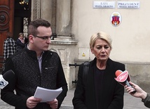  W spotkaniu z dziennikarzami, w trakcie którego Łukasz Wantuch przedstawił swoje propozycje uchwał dla RMK, wzięła udział także Jolanta Urbańska, radna z Częstochowy, która w swoim mieście analogiczny projekt złożyła dzień wcześniej