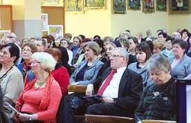  Aula w dolnym kościele św. Jakuba wypełniła się uczestnikami konferencji