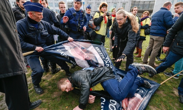 Pikieta w Brukseli rozbita!