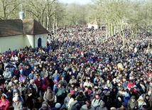 Tłumy na Misteriach w Kalwarii Pacławskiej i Zebrzydowskiej