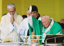 Święty Jan Paweł o Eucharystii i kapłaństwie 