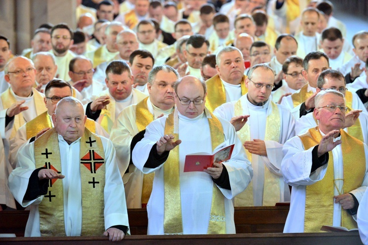 Wielki Czwartek - poświęcenie olejów