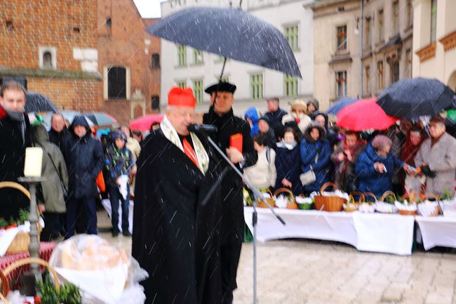 Święcenie pokarmów wielkanocnych. Kraków - 2015