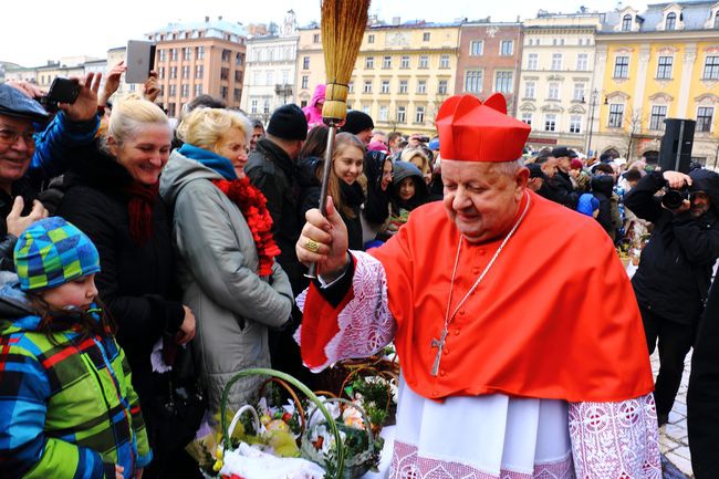 Święcenie pokarmów wielkanocnych. Kraków - 2015