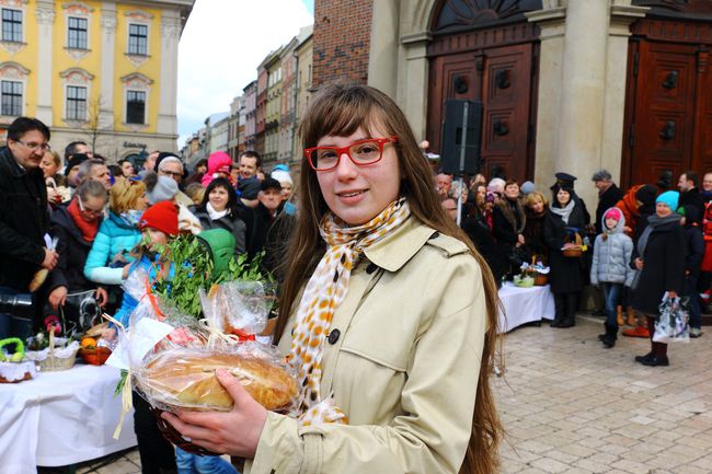 Święcenie pokarmów wielkanocnych. Kraków - 2015