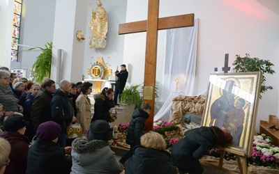W radomskiej parafii pw. Chrystusa Dobrego Pasterza (Południe I) przy grobie Pańskim stanęły symbole ŚDM