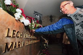 Wawel jako miejsce spoczynku  śp. Lecha i Marii Kaczyńskich został wybrany po to, by hołd dla pary prezydenckiej był dopełnieniem hołdu dla pomordowanych oficerów, który miał  im być oddany 10 kwietnia  – uważa Jan Ołdakowski