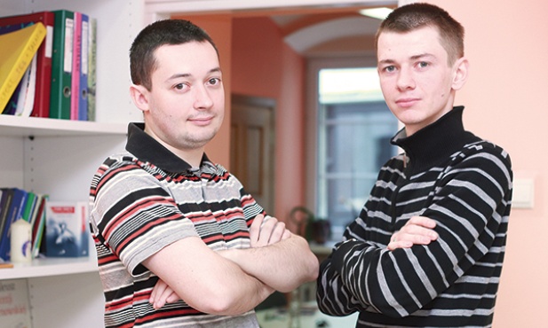  Marcin Świądro i Robert Bryg mają wieloletnie doświadczenie  jako ceremoniarze, liturgia jest ich pasją, potrafią długo i ciekawie  o niej opowiadać  