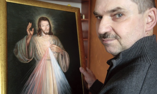 – Wizerunek Jezusa Miłosiernego jest obrazem Syna Bożego wkraczającego do Wieczernika – tłumaczy Czesław Dul