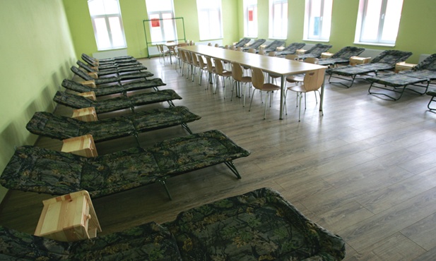 W diecezji legnickiej jest tylko jedno schronisko dla caminowiczów. Znajduje się w Henrykowie Lubańskim  i raczej nie ma tam 4 tys. pielgrzymów rocznie