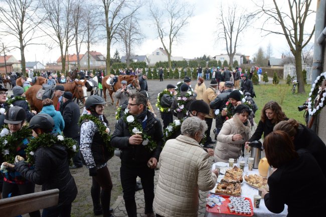 Procesja konna w Ostropie