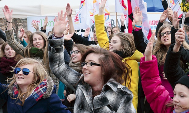 Okazuje się, że wielu młodych chce iść za Jezusem i czynią to z wielką radością