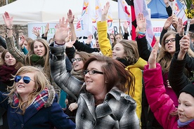  Okazuje się, że wielu młodych chce iść za Jezusem i czynią to z wielką radością