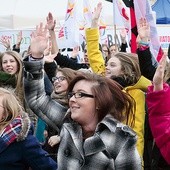  Okazuje się, że wielu młodych chce iść za Jezusem i czynią to z wielką radością