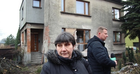 Pani Jadwiga Sokół jak najszybciej chce wrócić z mężem do domu i naprawić szkody