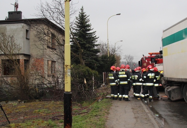 Samochód uderzył w dom w Czechowicach-Dziedzicach