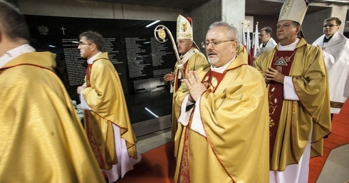 Kard. Nycz: Smoleńsk jak pusty grób