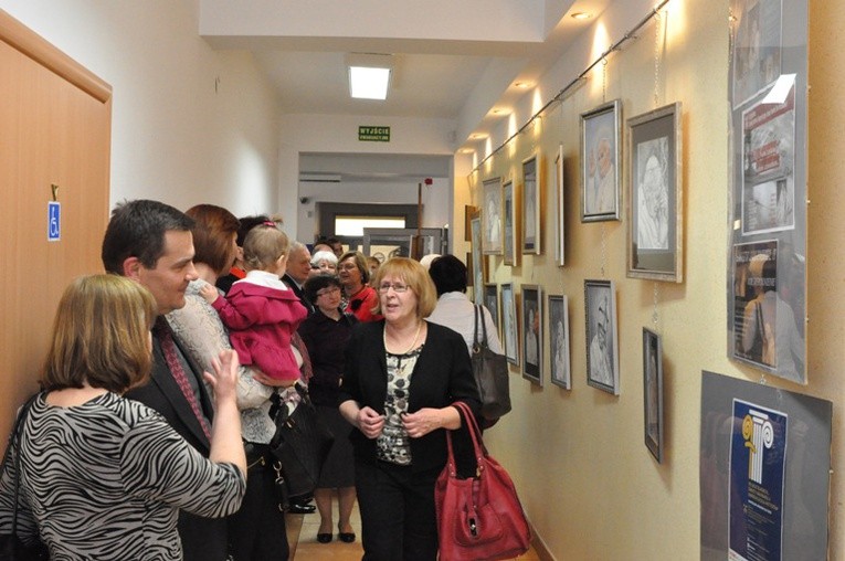 Papieska wystawa w Dąbrowie